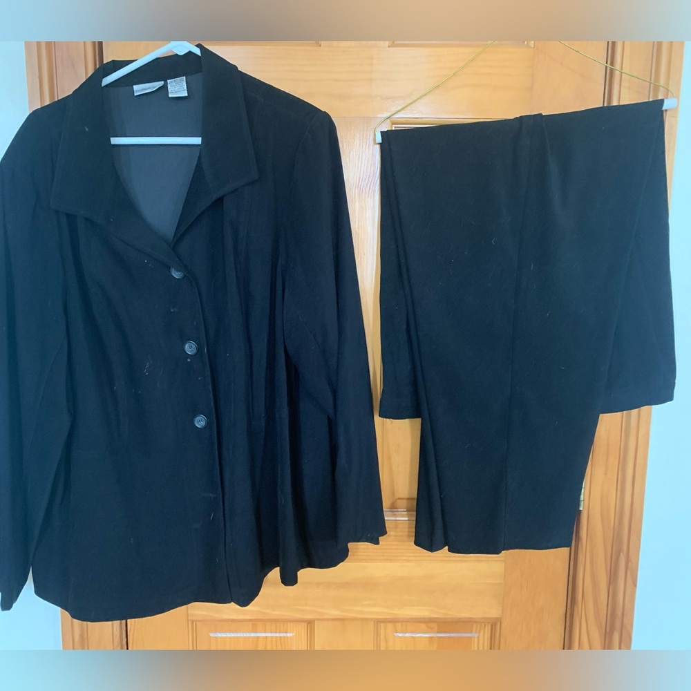 Women’s 22/24W black Pantsuit from Fashion Bug